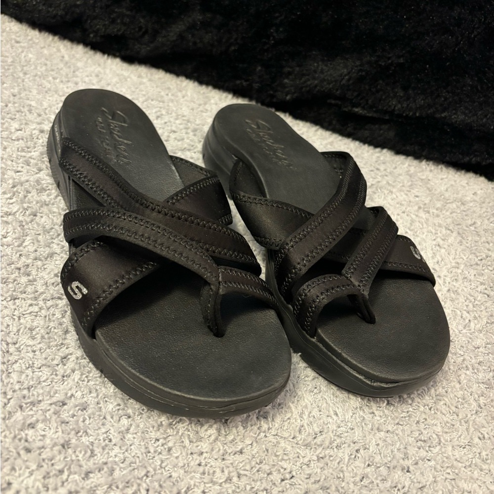 Skechers Black Sandals with Cushioned Sole and Crisscross Straps